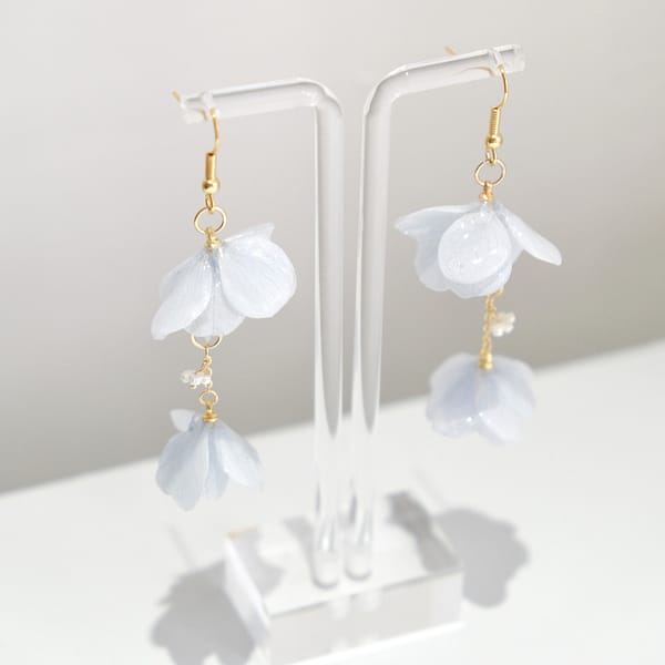 Preserved Hydrangeas Earrings (White / Blue)